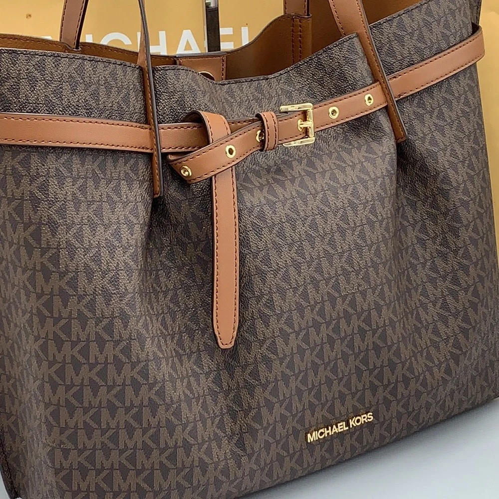 MICHAEL KORS 
Emilia Large Logo Tote Bag BROWN SIGNATURE COLOR - Picture 5 of 15
